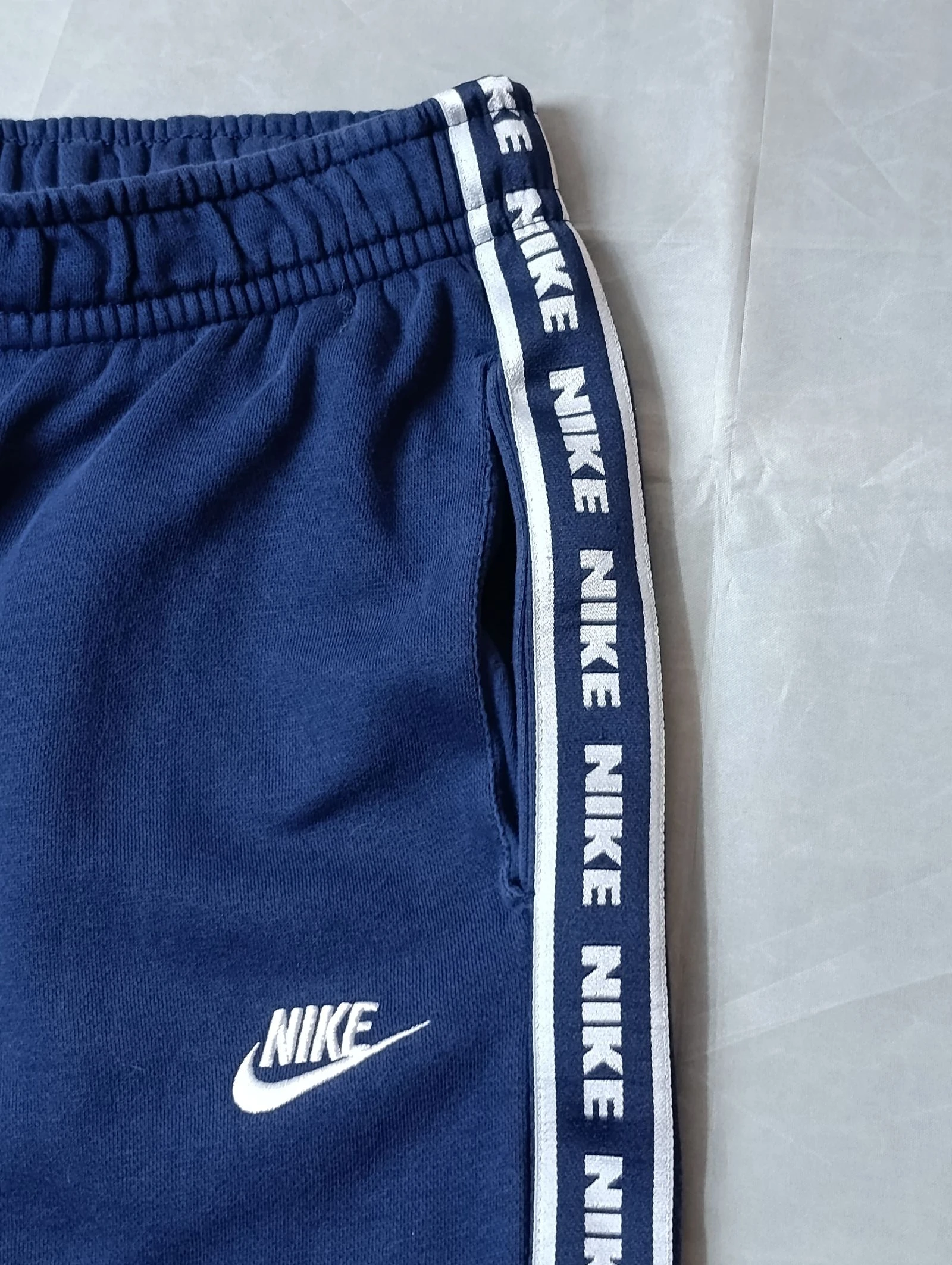 🔥 Pantalones de jogging azul marino de Nike con cinta lateral con logo repetido, ropa de calle vintage, ropa deportiva, talla M 🔥 – photo 4